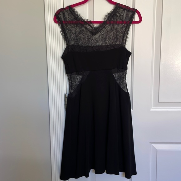 Bailey 44 LBD, lace detail and cutouts, size small, great condition - Picture 1 of 10